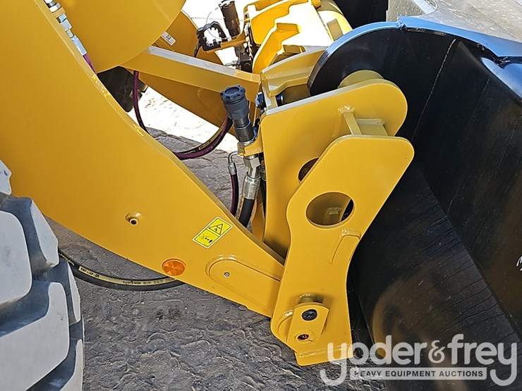 2026-caterpillar-926-image-13