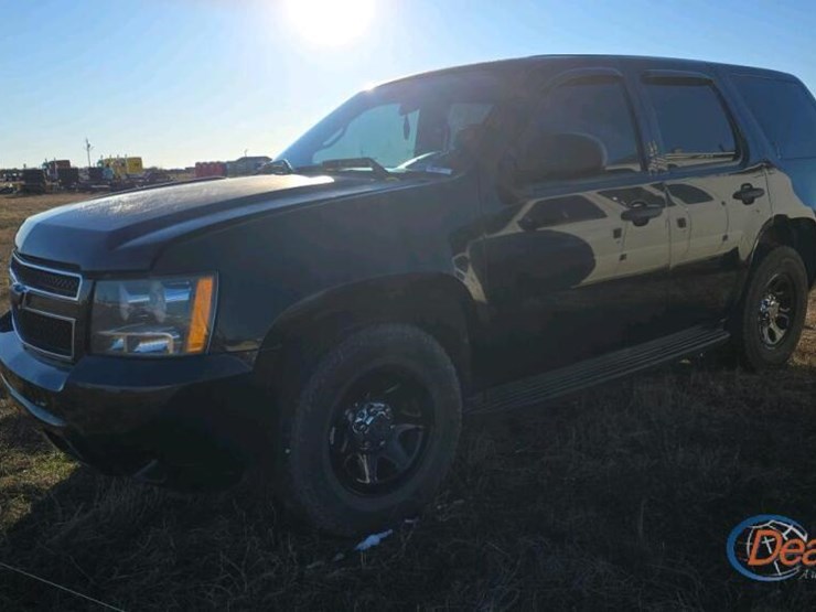 2013-chevrolet-tahoe-image-28