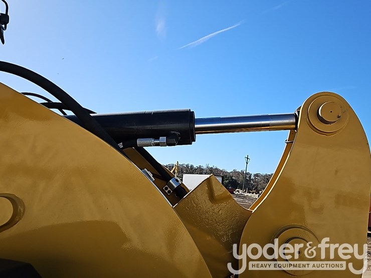 2026-caterpillar-926-image-12