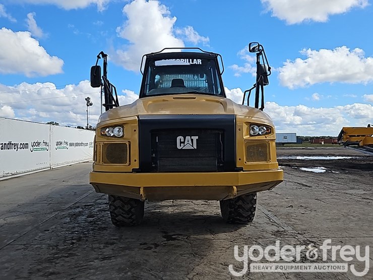 2016-caterpillar-725c2-image-12