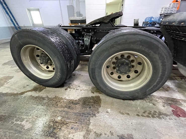 #6227-•-2018-freightliner-cascadia-day-cab-semi-truck-(title-in-delay)-image-40