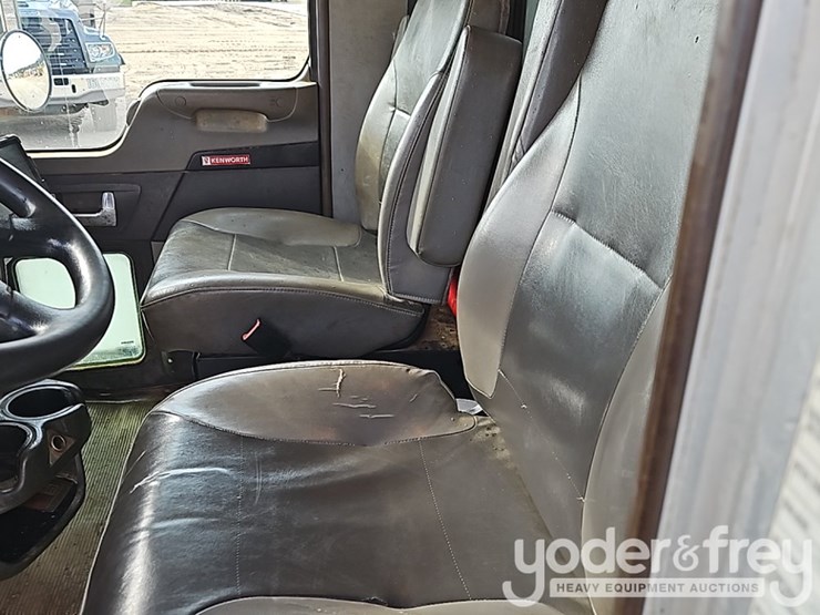 2014-kenworth-t300-image-22