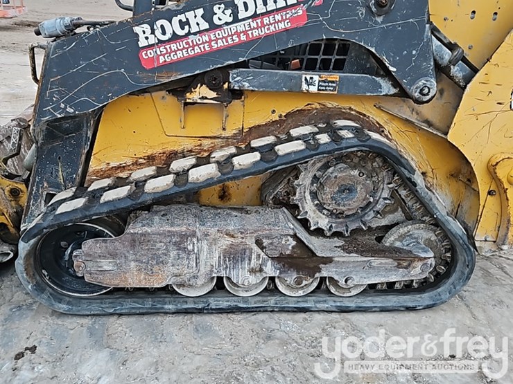 2019-deere-317g-image-13