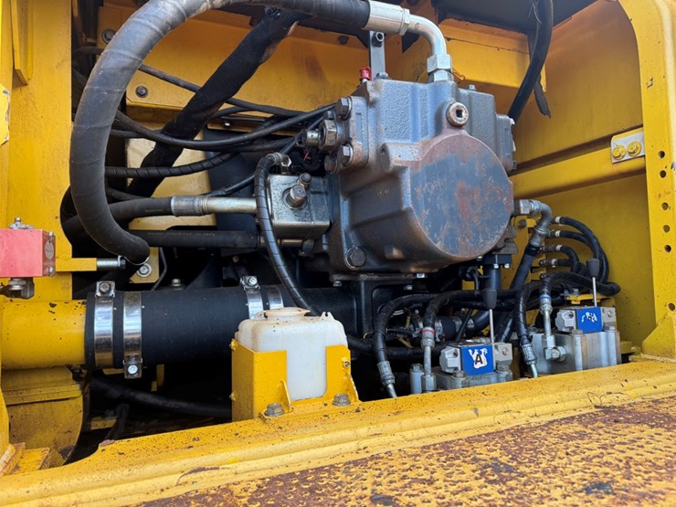 komatsu-pc490-lc-11-image-128