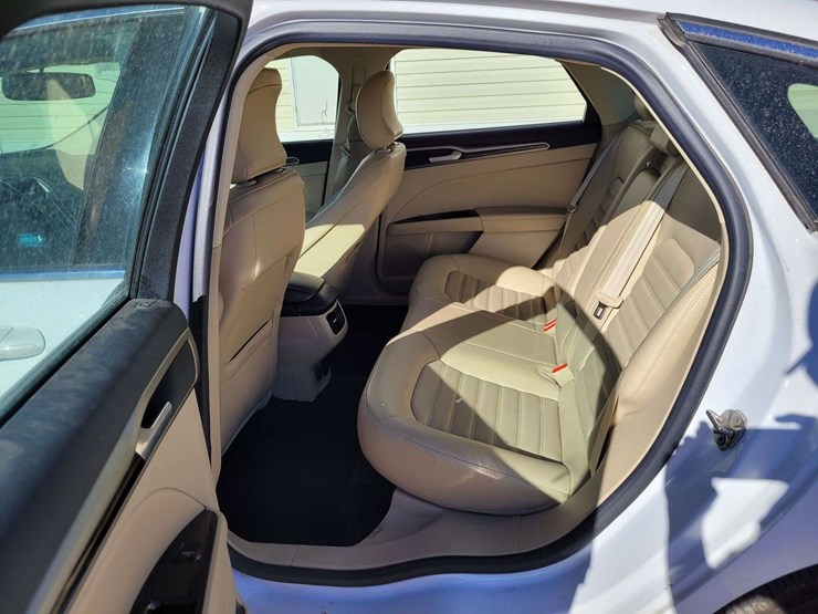 2016-ford-fusion-se-luxury-energi-sedan-4d-image-6