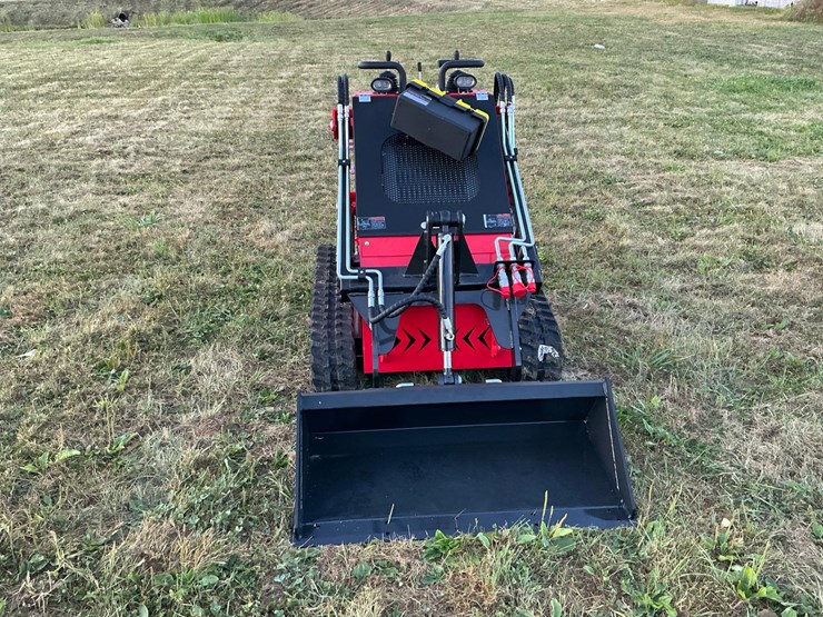 #1018-•-unused-future-ft360t-skid-steer-loader*-image-8