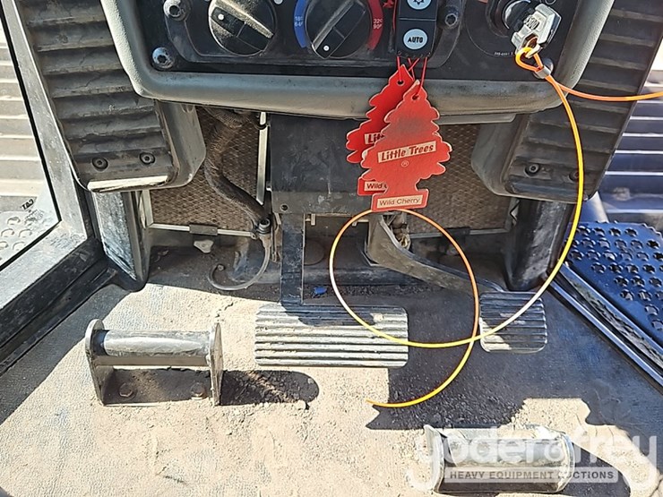 2018-caterpillar-d6n-image-31