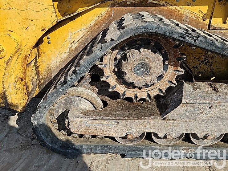 2019-deere-317g-image-9