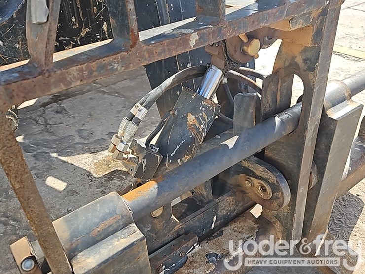 2016-jlg-1055-image-13