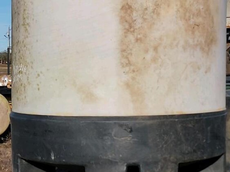 1000-gal-plastic-tank-image-2