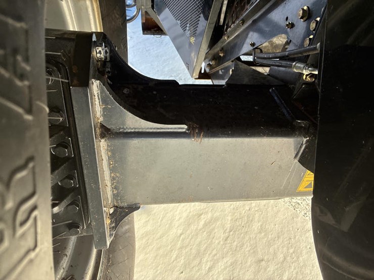 2010-case-ih-6088-image-37