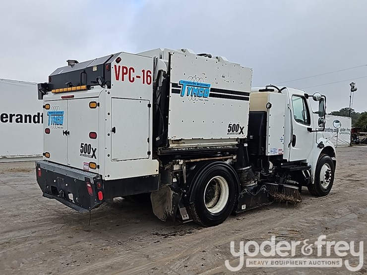 2022-freightliner-m2-106-image-5