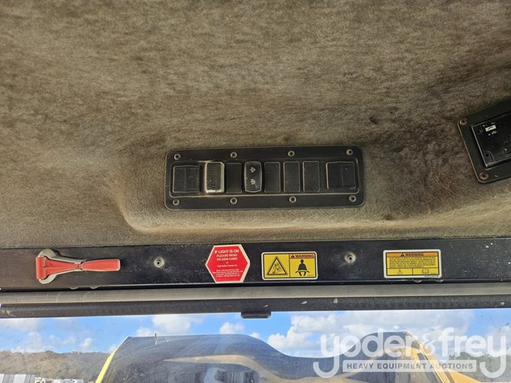 2016-caterpillar-725c2-image-32