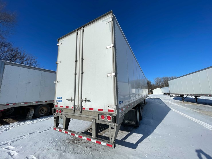 2022-stoughton-trailer-image-1