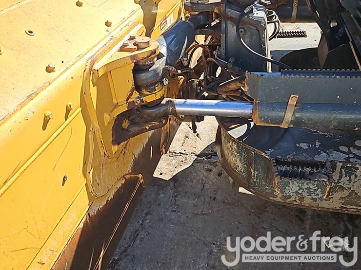 2018-deere-700k-lgp-image-17