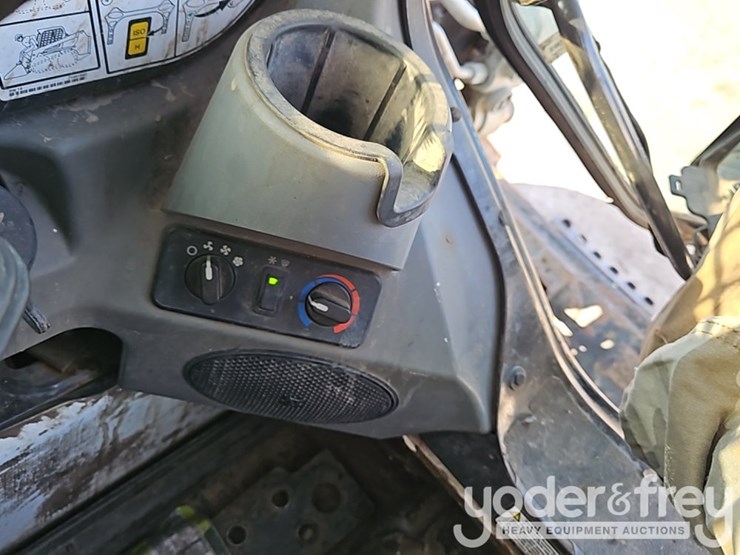 2023-bobcat-t450-image-24