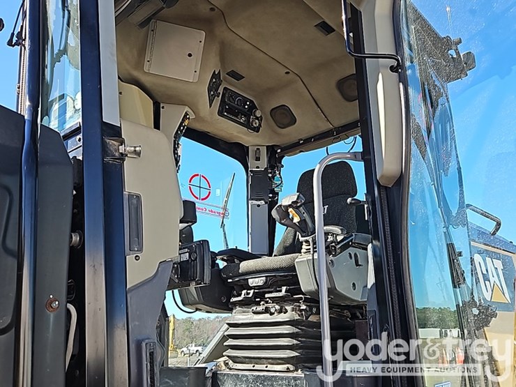 2019-caterpillar-12m3-image-33