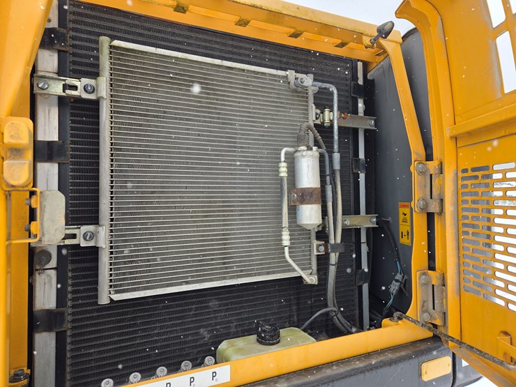 2010-volvo-ew180c-image-41