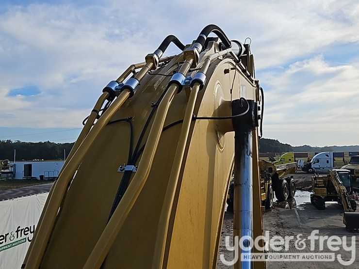 2019-caterpillar-352fl-image-38