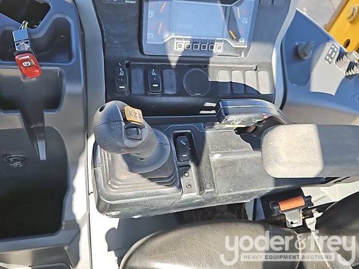 2023-caterpillar-420-xe-image-23