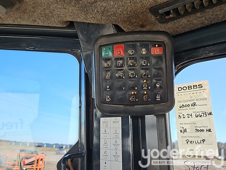 2018-deere-700k-lgp-image-33