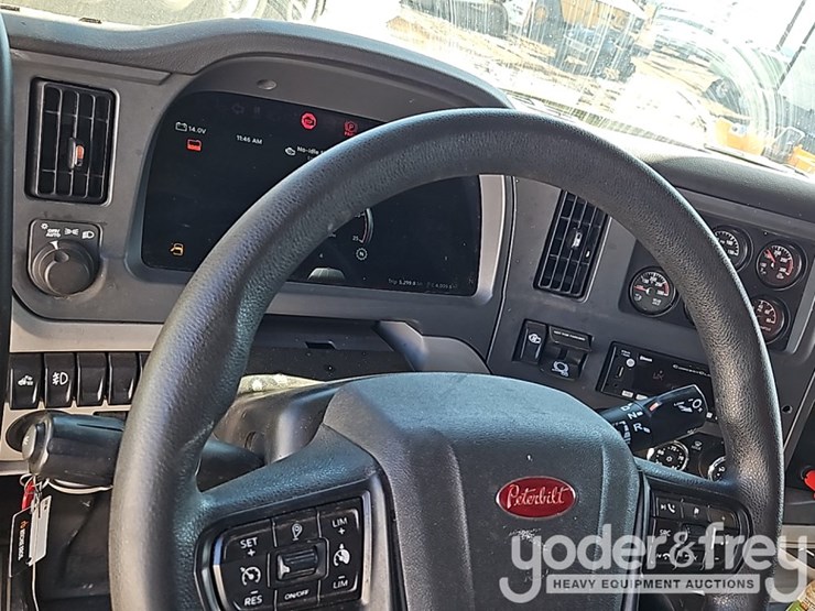2024-peterbilt-579-image-35