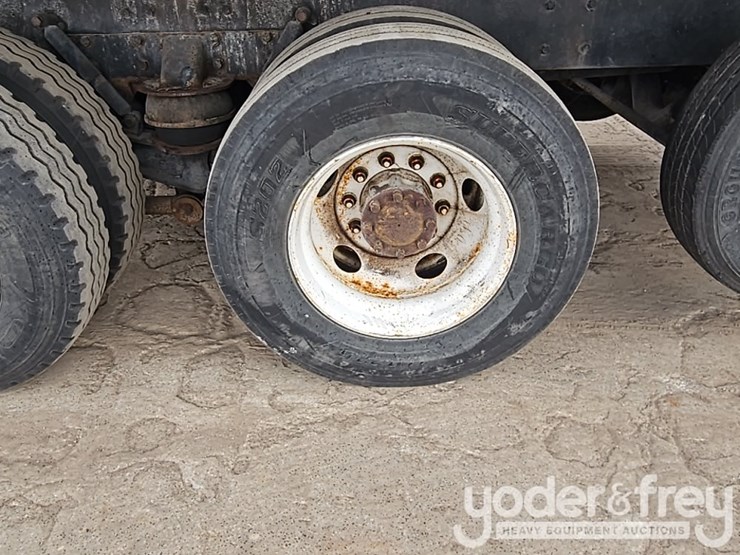 2009-kenworth-w900-image-16