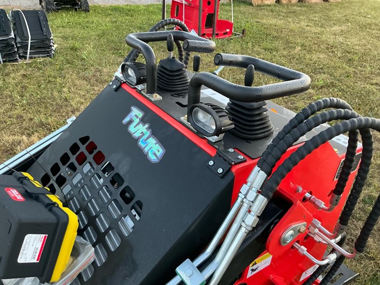 #1005-•-unused-future-ft380r-skid-steer-loader-image-9