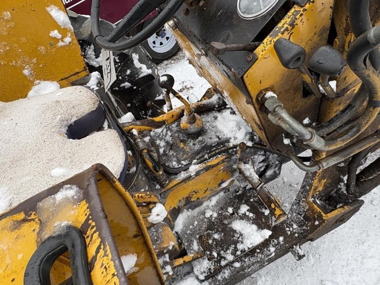 international-industrial-loader-tractor-image-7