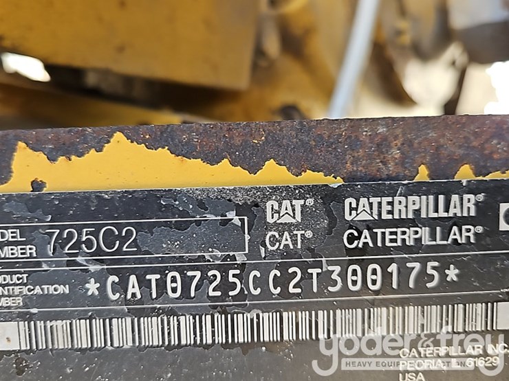 2016-caterpillar-725c2-image-38