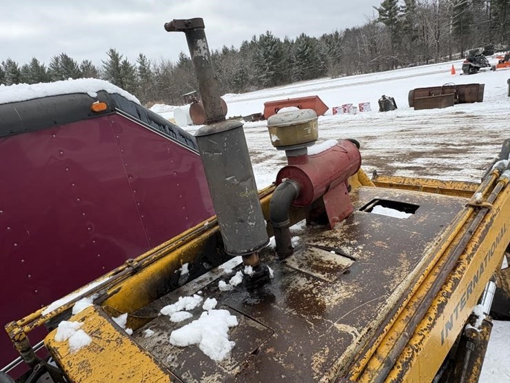 international-industrial-loader-tractor-image-10