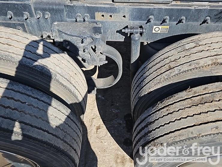 2024-peterbilt-579-image-9