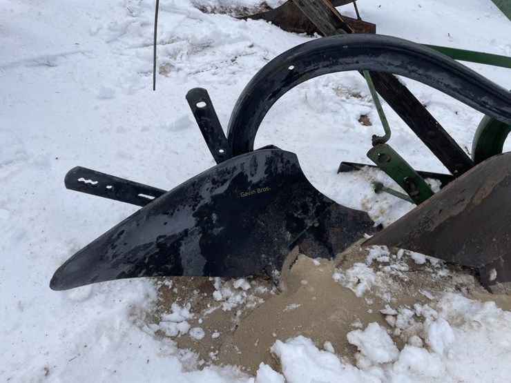 walking-1-bottom-plow-image-1