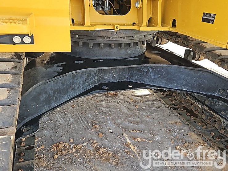 2021-caterpillar-325-image-16