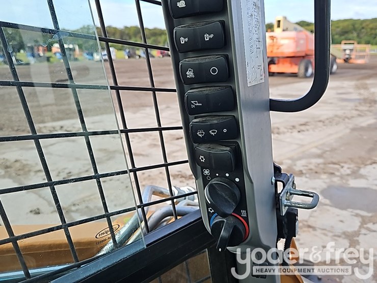 2021-case-tv450b-image-25