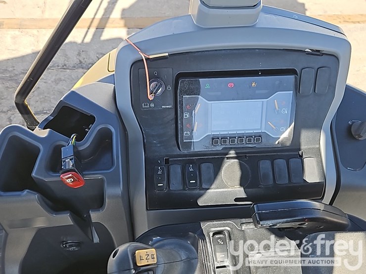 2023-caterpillar-420-xe-image-24