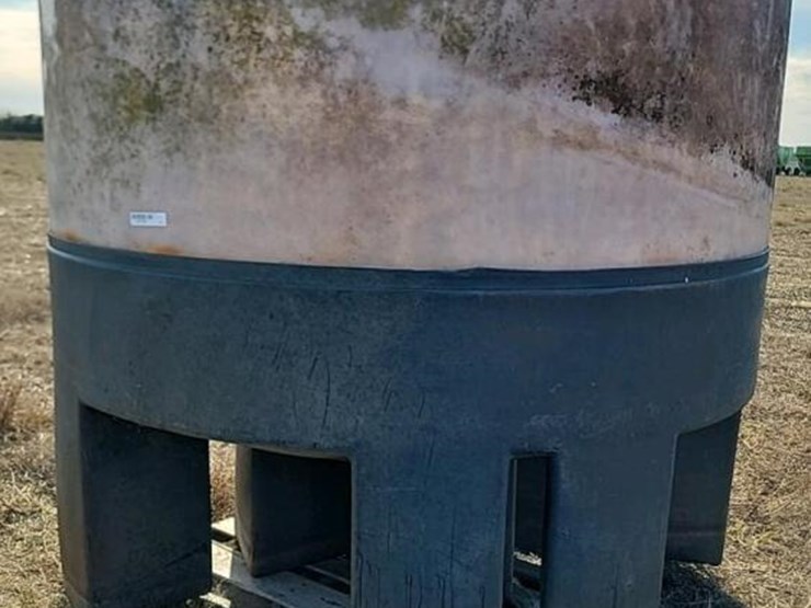 1000-gal-plastic-tank-image-1