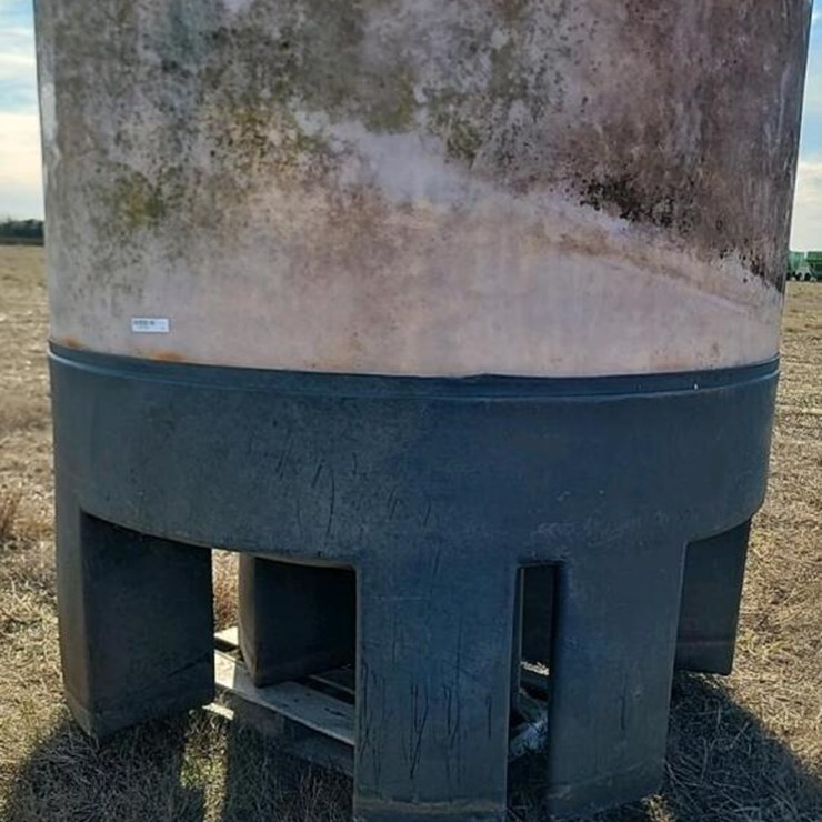 1000-GAL PLASTIC TANK