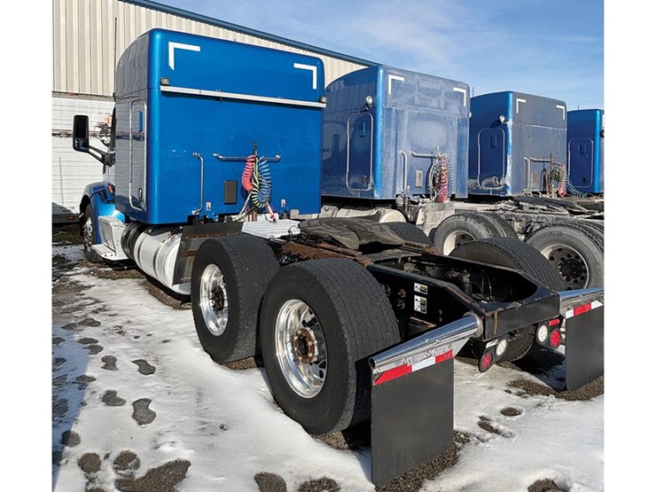 2020-peterbilt-579-image-3