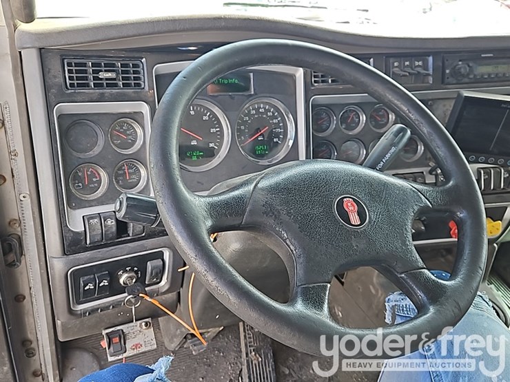 2011-kenworth-t470-image-29