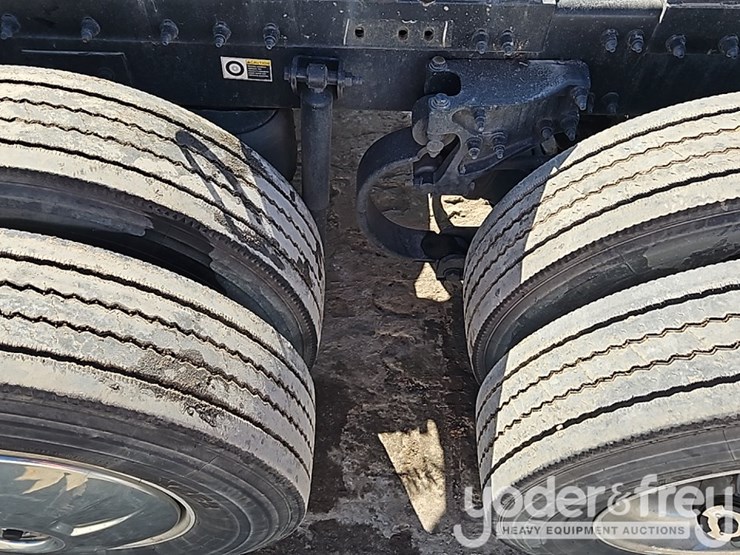 2024-peterbilt-579-image-14