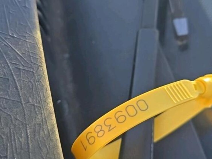 2001-dodge-4wd-flatbed-truck,-s/n-3b7kf26631m286813:-5.9l-diesel,-5-sp.,-tool-box,-5th-wheel-hitch,-odometer-shows-288k-mi.-image-29