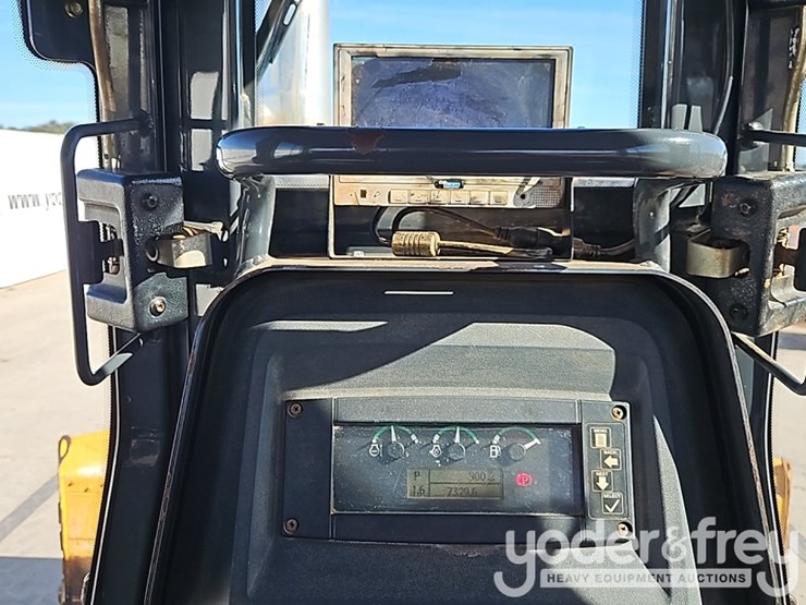 2018-deere-700k-lgp-image-35