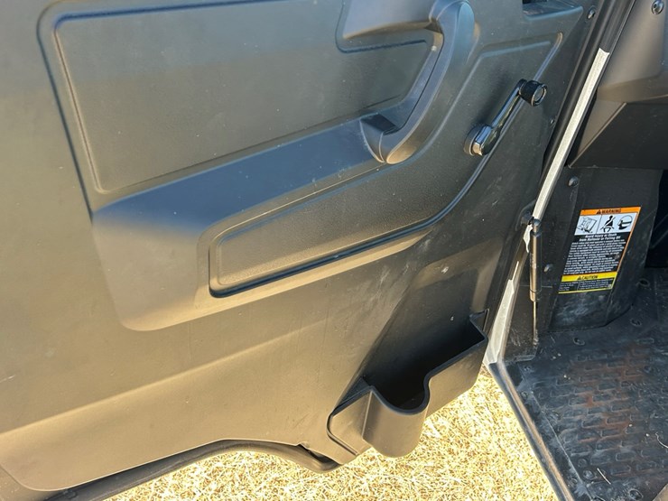 2024-john-deere-xuv-845r-image-12