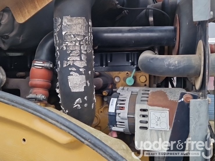 2011-caterpillar-cp64-image-28