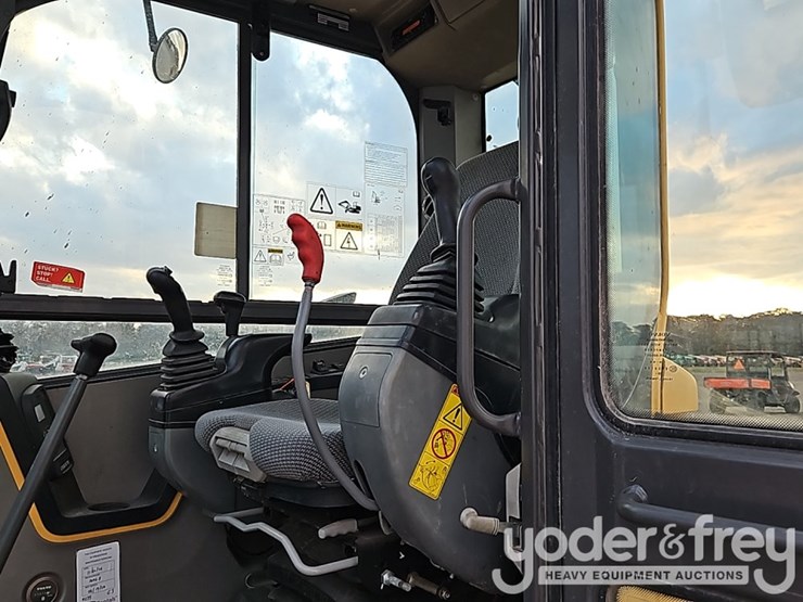 2020-volvo-ecr88d-image-32