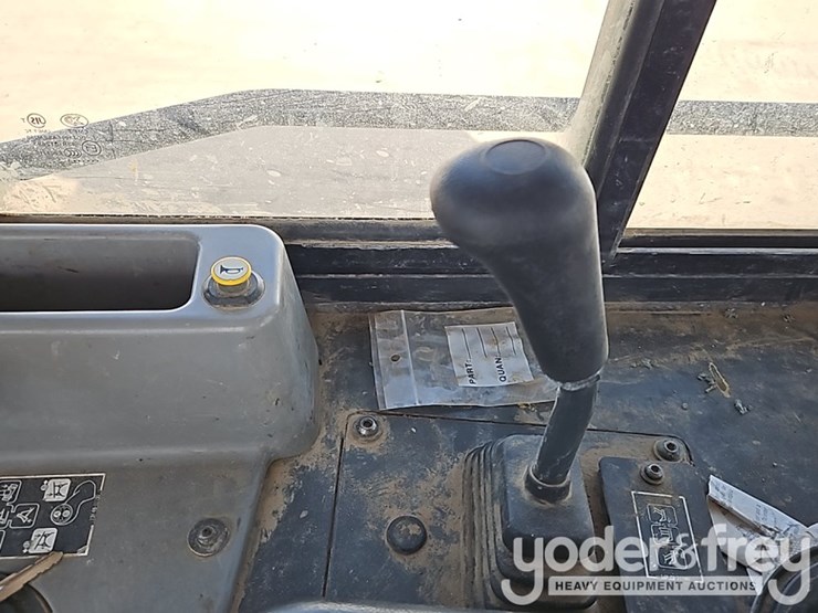 2022-komatsu-d61px-24-image-32