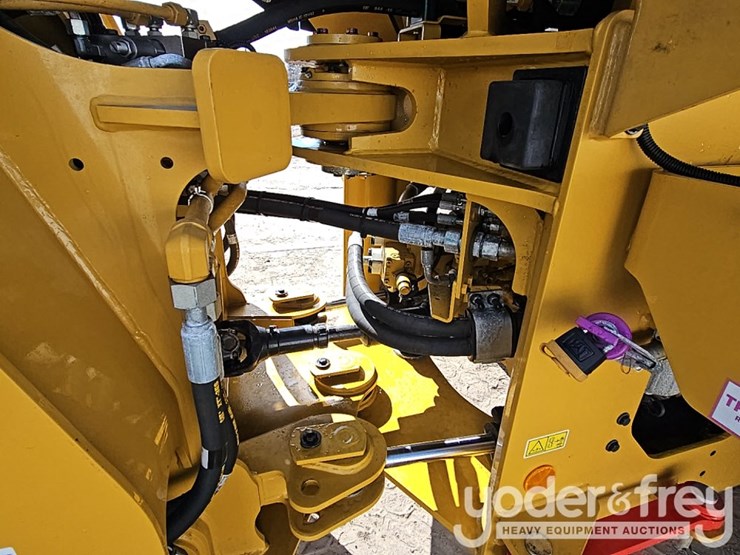 2026-caterpillar-930-image-24