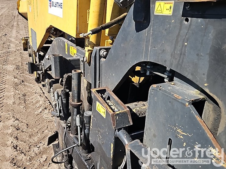 2012-caterpillar-ap-1055e-image-30