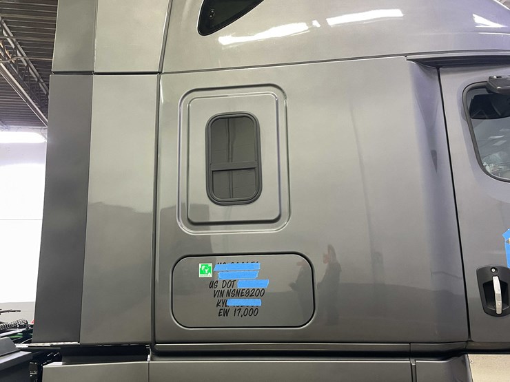 #6224-•-2022-freightliner-cascadia-semi-truck-(title-in-delay)-image-34